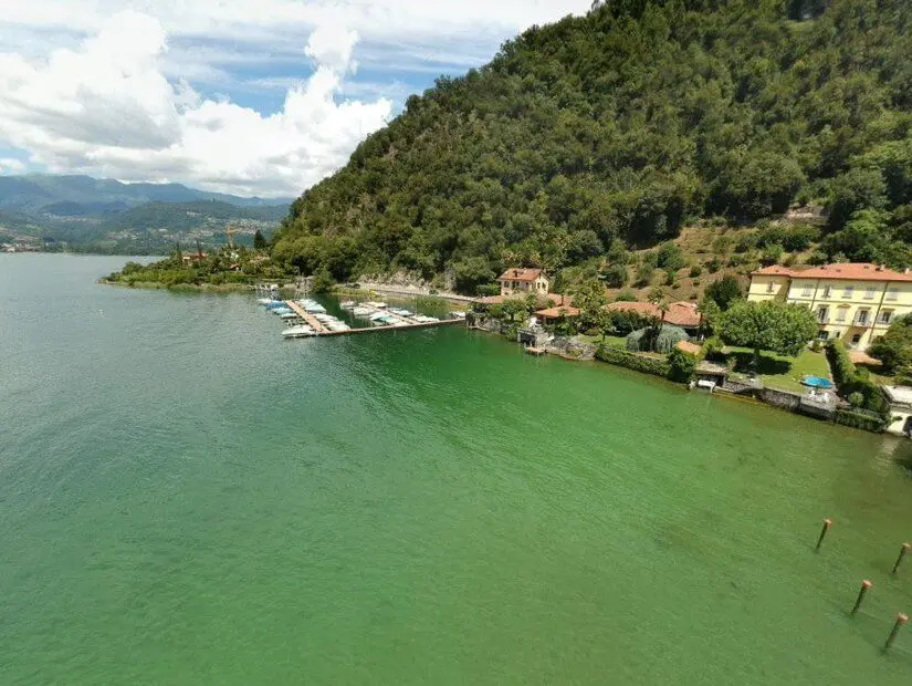  Lugano kasabası ile Lugano Gölü'nün doğal görünümü