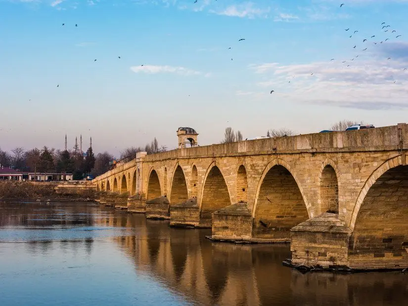 Meriç Köprüsü olarak da bilinen Mecidiye Köprüsü, Edirne-Karaağaç yolu üzerinde Meriç Nehri üzerinde