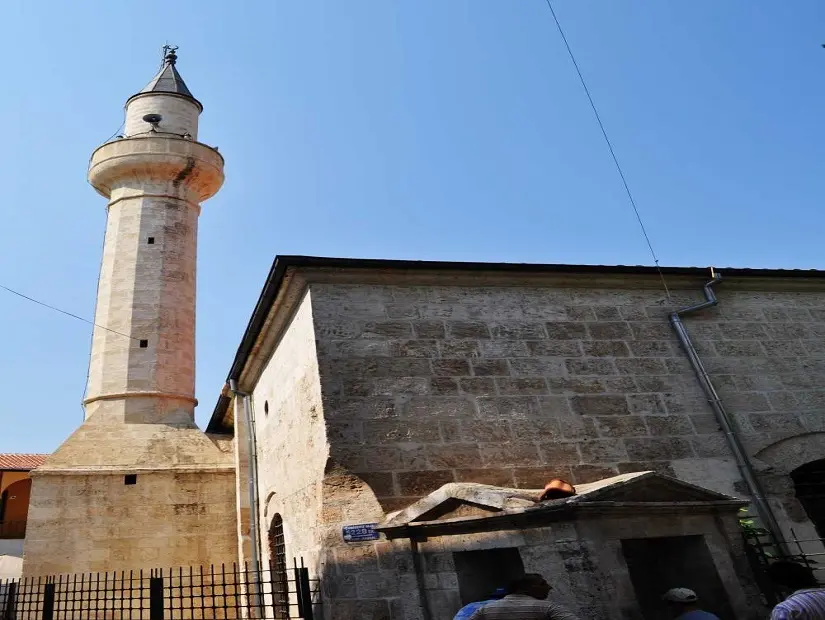  Mersin Eski Camii yakın plandan minare görünümü