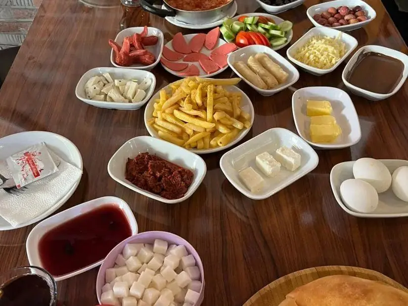 Mola Cafe ve Kahvaltı Salonu / Selçuklu