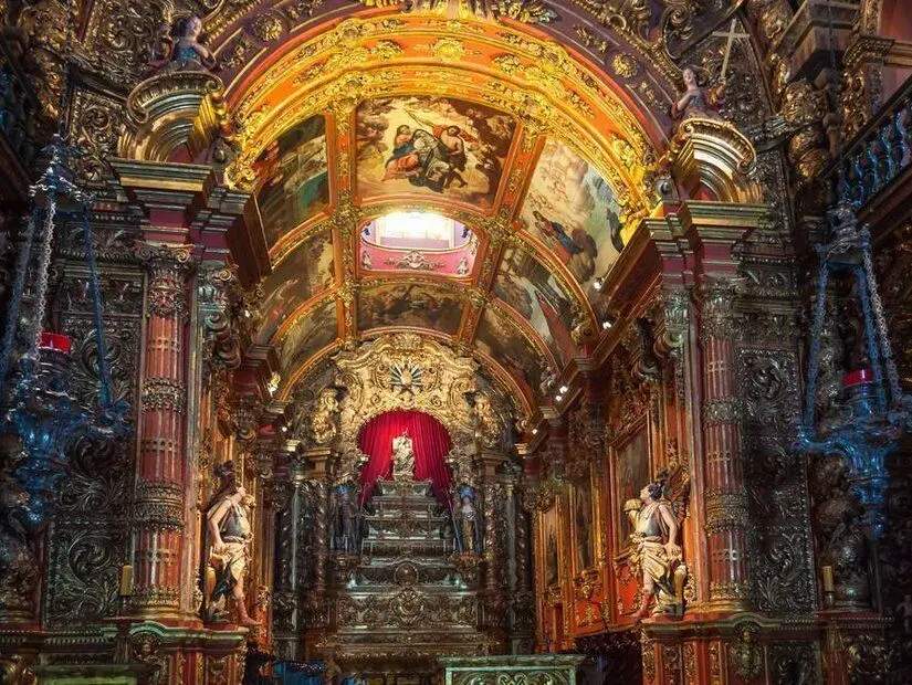 Mosterio Sao Bento Katedrali iç görünümü