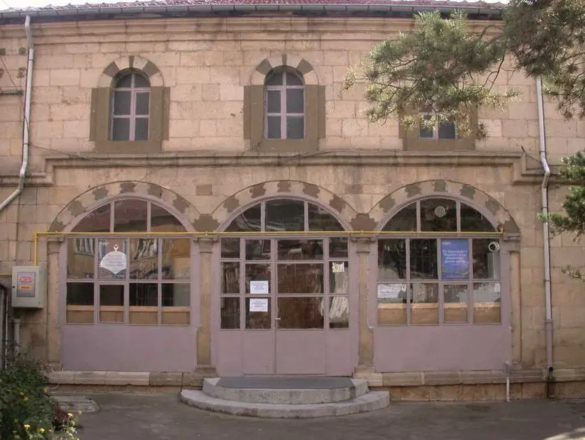  Nakıpzade Camii ön cephe görünümü