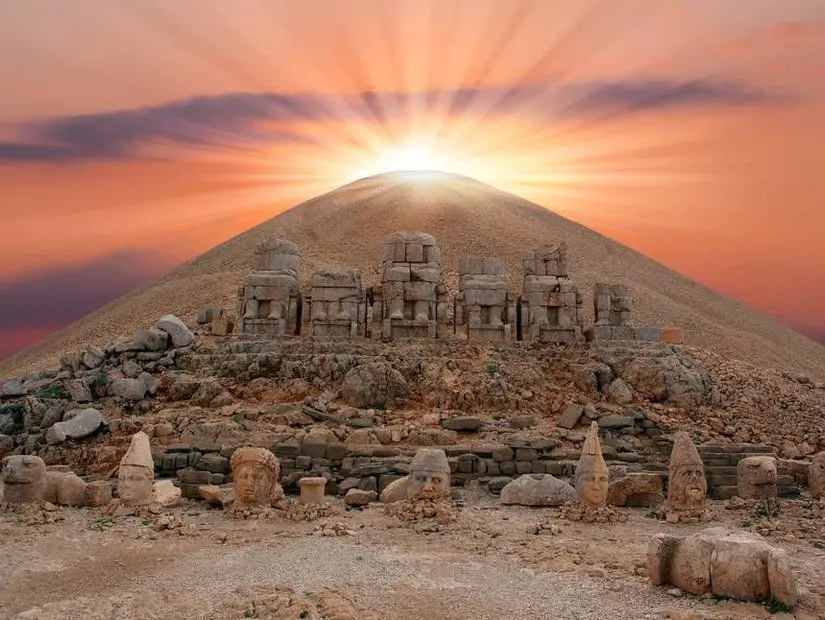 Dünyanın en güzel gün batımı Nemrut Dağı