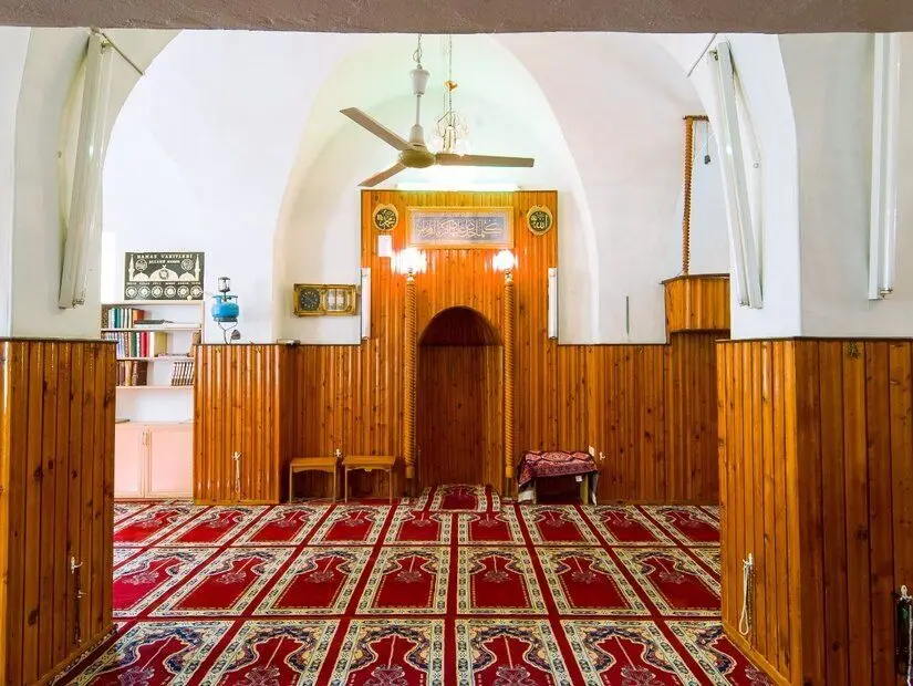 Pirlioğlu Camii iç görünümü