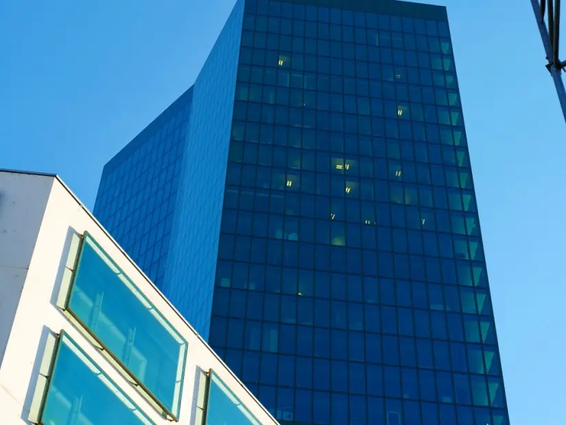 Prime Tower modern cam yüksek katlı ofis binası. 