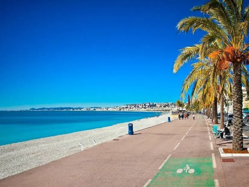 Nice şehrinin göz bebeği olan  Promenade des Anglais