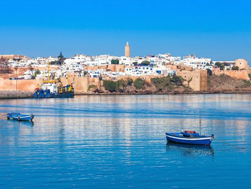 Nehir Bou Regreg sahil ve Kasbah Rabat medina, Fas. Rabat Fas'ın başkentidir.