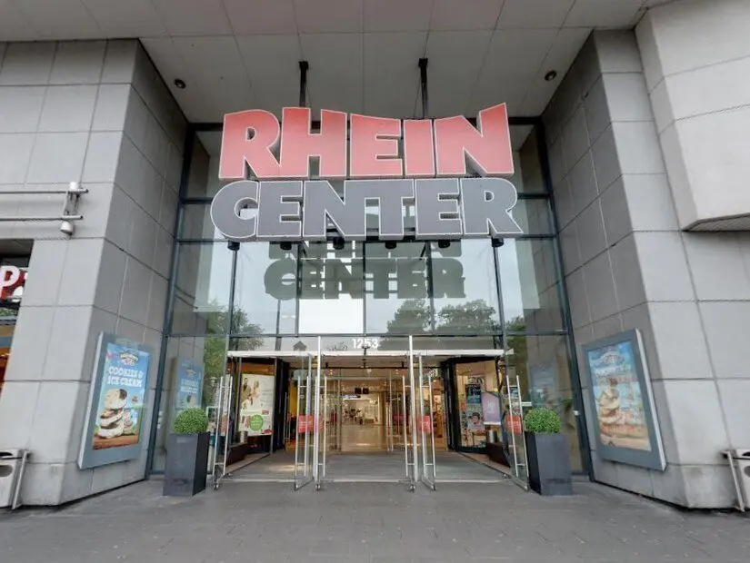 Köln'ün Weiden semtinde popüler alışveriş merkezlerinden biri olan Rhein Center 