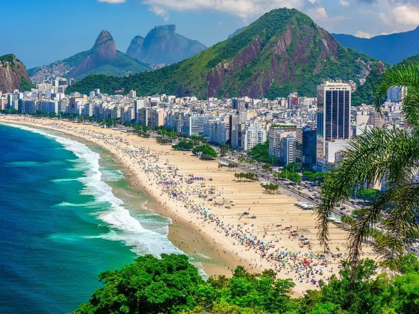 Brezilya'nın Rio de Janeiro kentindeki Copacabana plajı. 