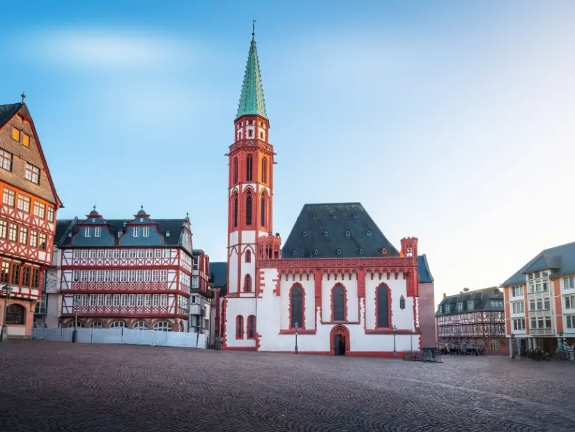 Romerberg Meydanı'ndaki Eski St. Nicholas Kilisesi - Frankfurt, Almanya