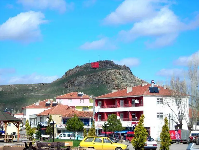 yerleşim konutları adında Saraykent Yılan Boynu Tepesi