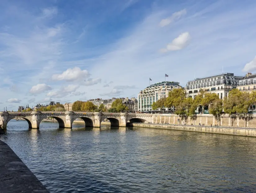 paris Seine nehri anıtlar tekne