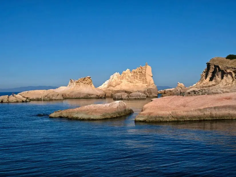 Foça’nın Kapadokyası olarak bilinen Siren Kayalıkları