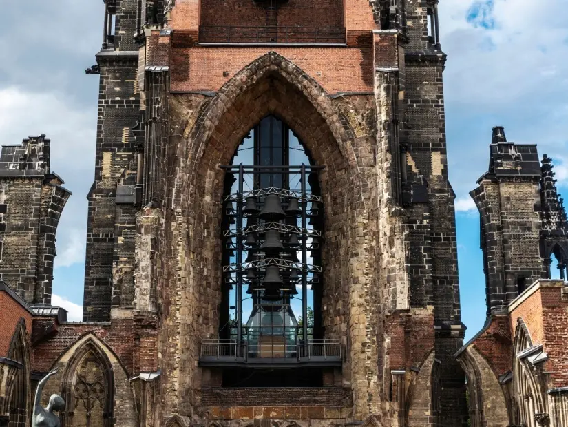 St. Nicholas Kilisesi'nin (Nikolai-Kirche) çan kulesi, Hamburg, Almanya'nın merkezinde bulunan Lutheran kilisesi