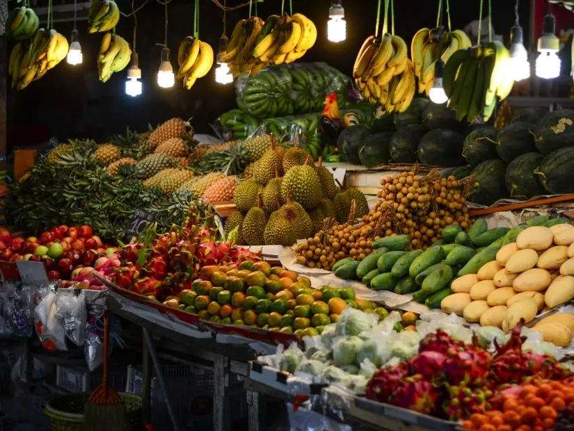 Güney Tayland, Phuket Kasabası, meyveli gece sokak gıda pazarı