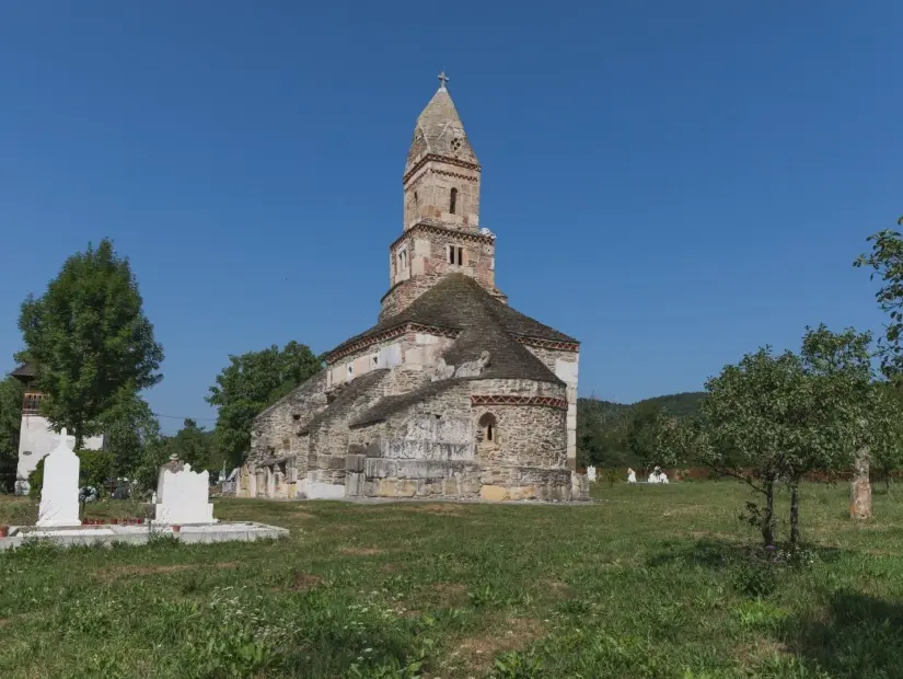 Densuș Kilisesi, Romanya'nın en eski taş kilisesi