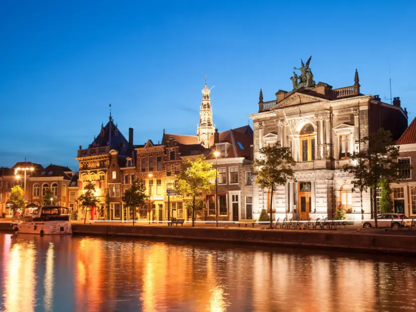 Hollanda'nın en eski müzesi olmasıyla ünlü Teylers Müzesi