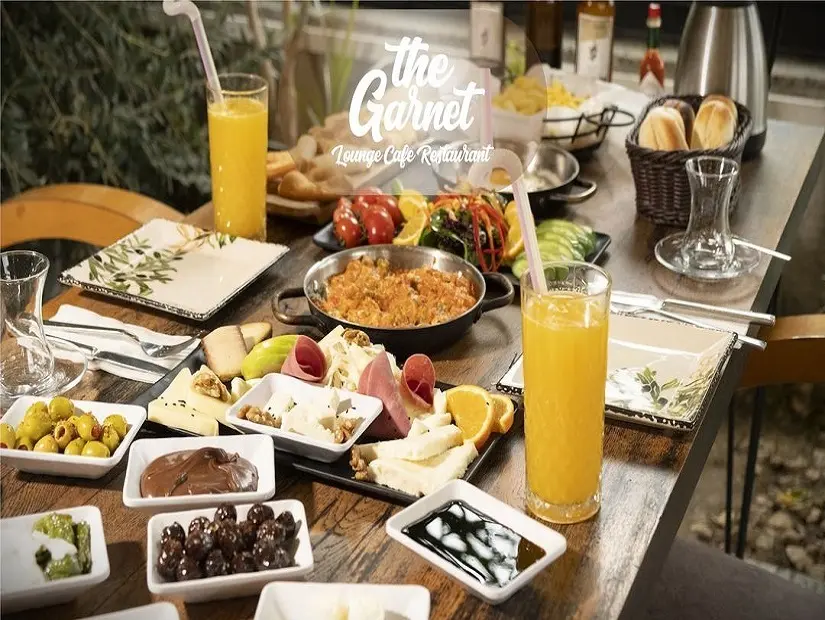 The Garnet Cafe / Marmara