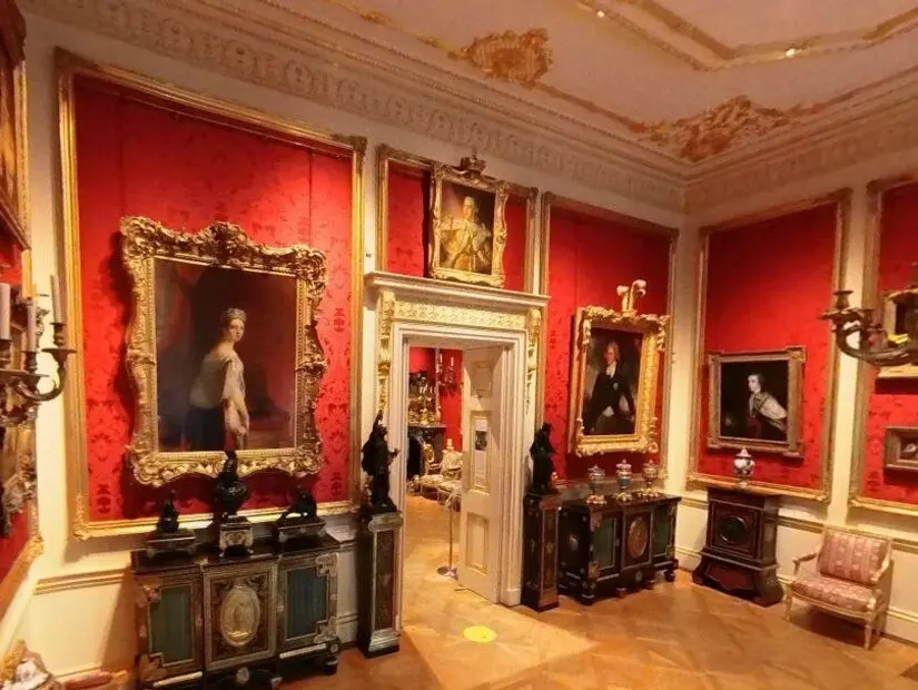 The Wallace Collection sanat müzesi iç görnümü, sergilenen tablolar
