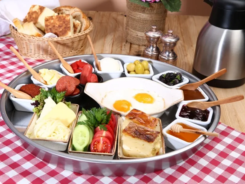 Özbek Taş Kahve Çınaraltı Restaurant / Urla örnek görseli