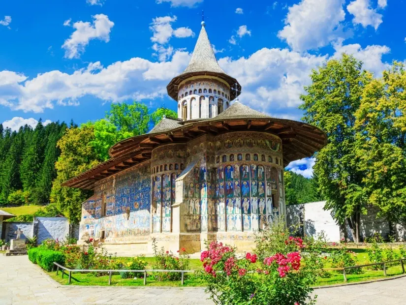  Voronet Manastırı, Romanya. Güney Bucovina'daki Rumen Ortodoks manastırlarından biri.