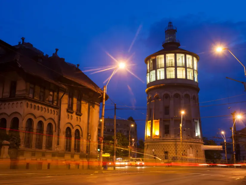 Bükreş, Romanya'daki Yangın Kulesi akşam görünümü