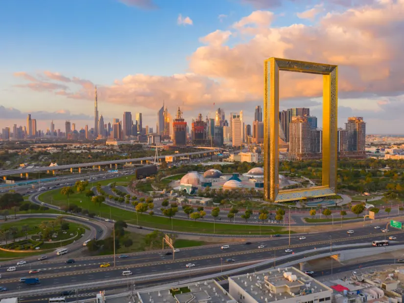 Dubai Frame, Birleşik Arap Emirlikleri havadan görünümü. 