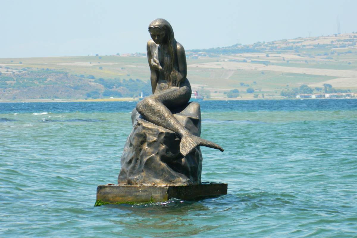 Denizkızı heykeli