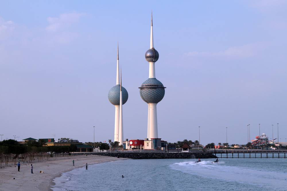 Şehrin başlıca simgelerinden Kuveyt Kuleleri’ni görün  