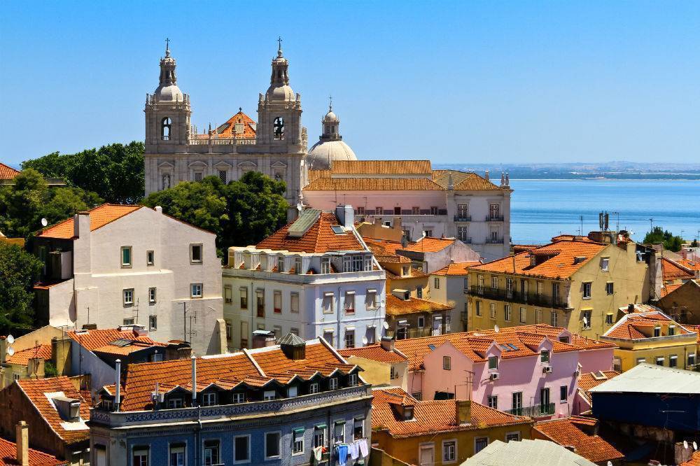 Aşağıdakilerden herhangi birini sağlayan yolcular Portekiz’e seyahat edebilir.