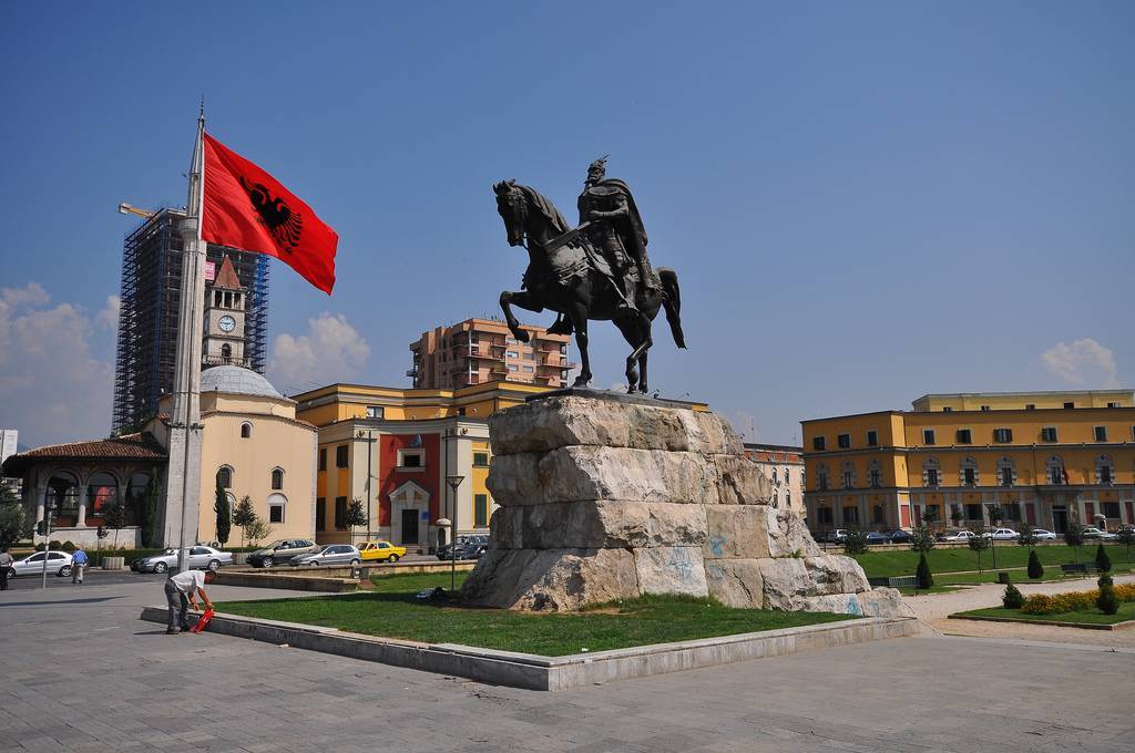 Skanderberg Meydanı