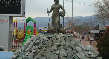 Sarıkız Heykeli