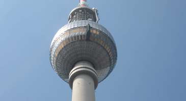 Fernsehturm (Televizyon Kulesi)