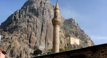 Selçuklulardan kalan Ulu Cami’yi ziyaret edin 