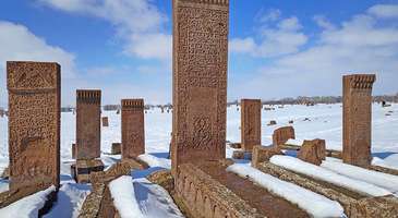 Ahlat Selçuklu Mezarlığı’nda muhteşem kabartmaları inceleyin