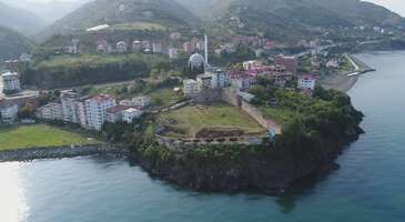 Akçakale’ye çıkın, Karadeniz manzarasının tadını çıkarın 