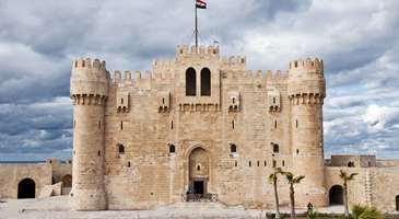 Kayıtbay Kalesi’nin görkemli mimarisine tanıklık edin 