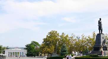 Amiral Nakhimov Anıtı