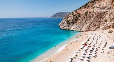 Kaş’ın Ege mavisine açılan plajlarından denize girin  