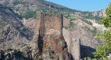 Tarihi Artvin Kalesi’ne gidin