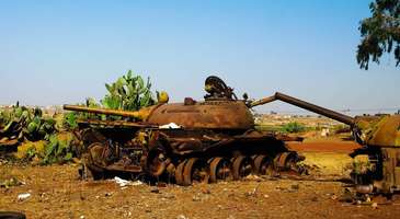 Asmara Tank Mezarlığı’nda eski tankları görün  