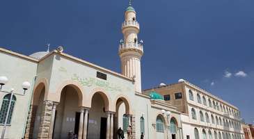 Şehrin en güzel ibadethanelerinden Büyük Cami’yi ziyaret edin  