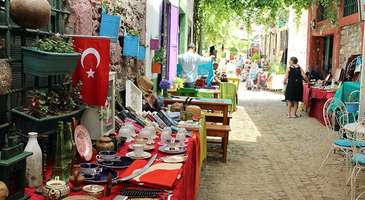 Ayvalık Antikacılar Çarşısı’nda gezinin