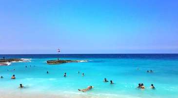 Otobüse binin ve kuzeydeki Batroun plajlarını keşfedin 