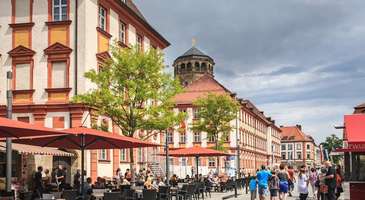 Bayreuth sokaklarında alışveriş yapın