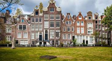 Begijnhof’daki Amsterdam'ın en eski evini görün