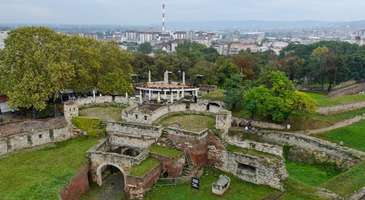 Taş Meydan’da dolaşın