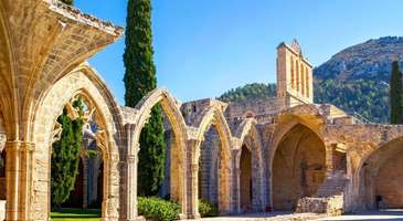 Bellapais Manastırı'nı ziyaret edin 