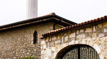 Penjica Camii’nin benzersiz mimarisini keşfedin
