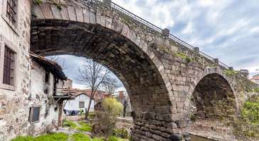 Bergama Köprüsü’nden geçin 